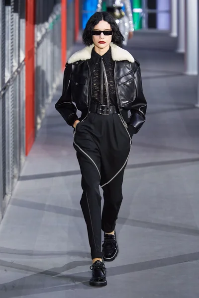 Look 48